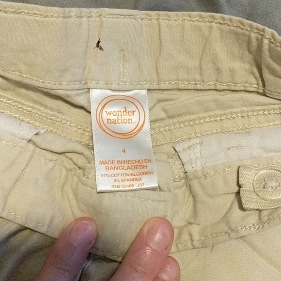 Khaki shorts - Picture 3 of 3